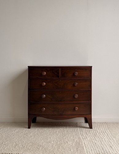 Bow bottom walnut - walnut, of